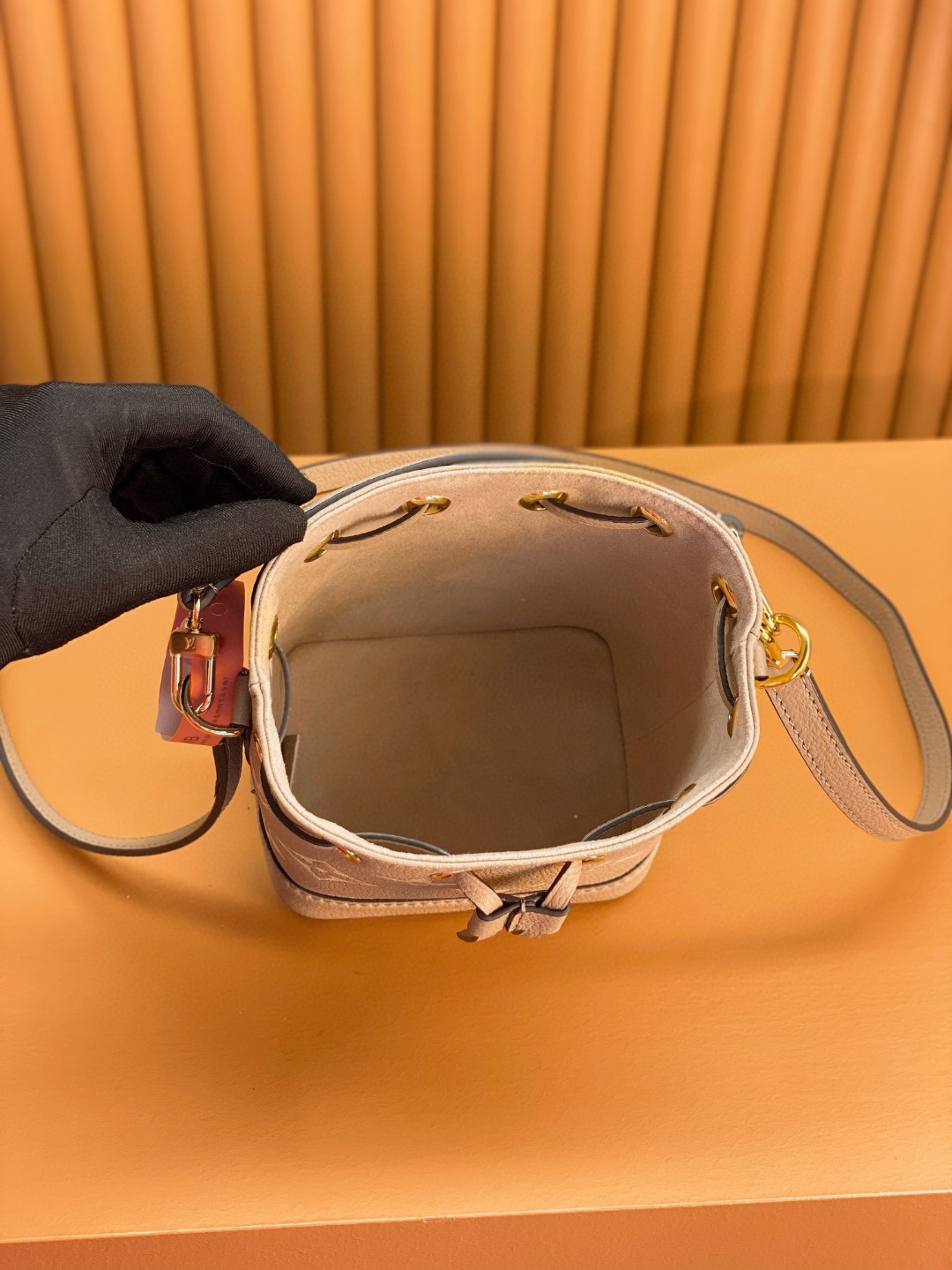 LOUIS VUITTON 路易威登 NOE NANO 通体徽标印花抽绳开合压纹粒面牛皮 水桶包 斜挎包 单肩包 手提包 大象灰 M46291