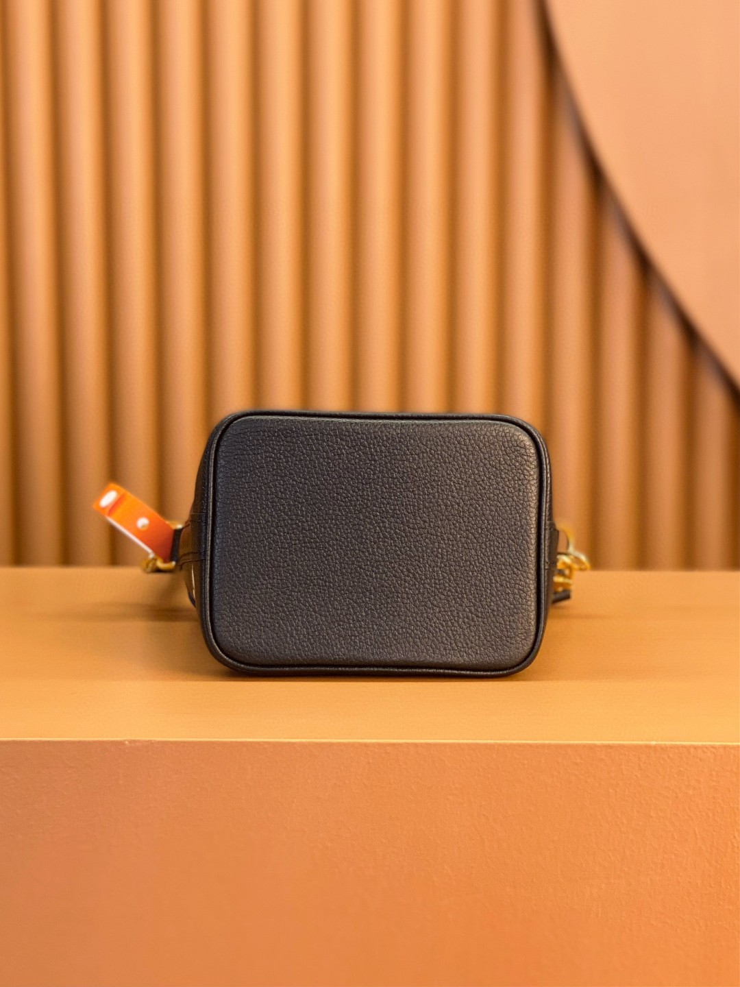 LOUIS VUITTON 路易威登 NOE NANO 通体徽标印花抽绳开合压纹粒面牛皮 水桶包 斜挎包 单肩包 手提包 黑色 