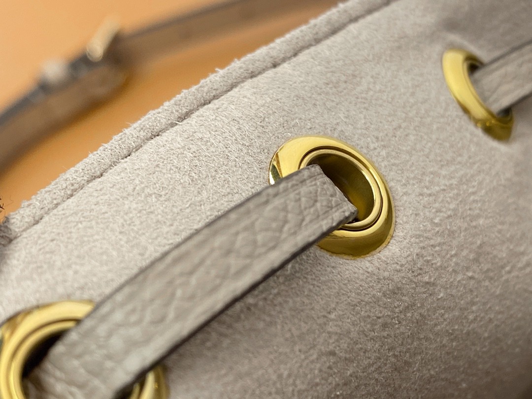 LOUIS VUITTON 路易威登 NOE NANO 通体徽标印花抽绳开合压纹粒面牛皮 水桶包 斜挎包 单肩包 手提包 大象灰 M46291