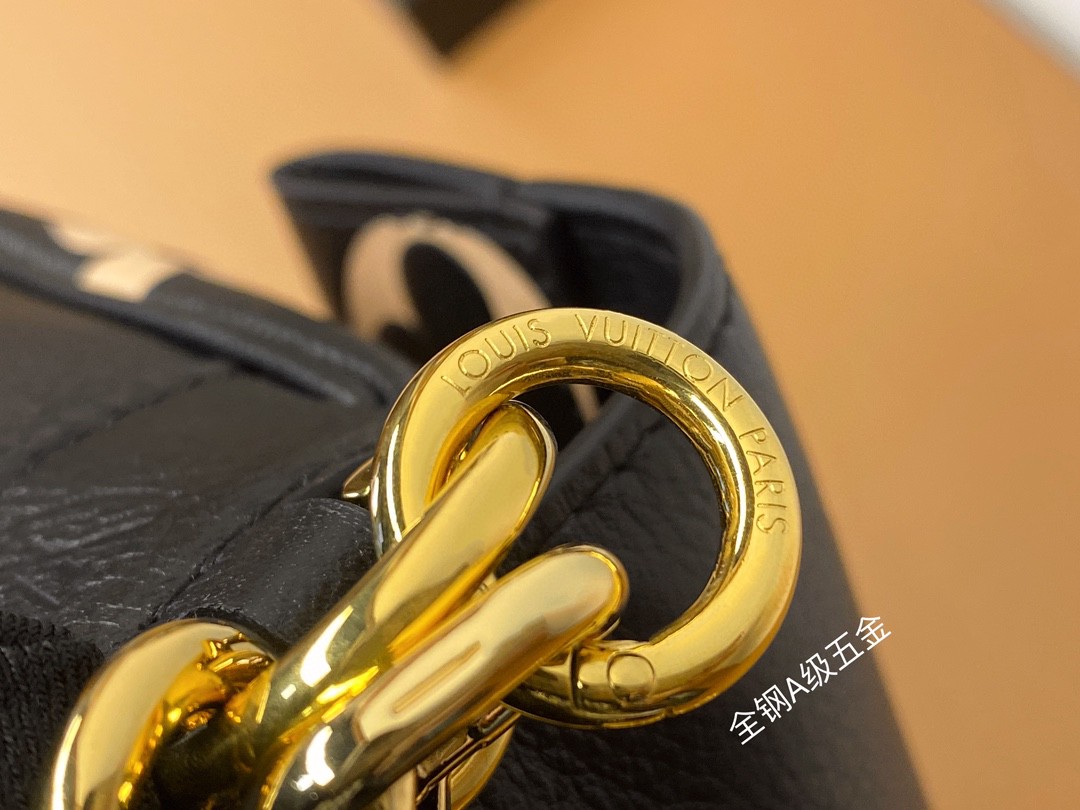 LOUIS VUITTON 路易威登 Favorite 超大老花图案压纹软粒面牛皮 腋下包 斜挎包 单肩包 手提包 黑色 M45859