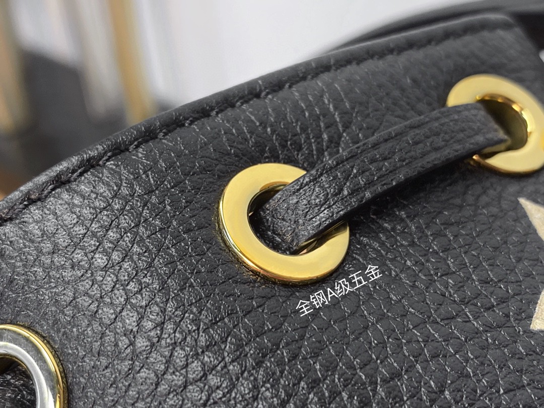 LOUIS VUITTON 路易威登 NOE NANO 通体徽标印花抽绳开合压纹粒面牛皮 水桶包 斜挎包 单肩包 手提包 黑色 