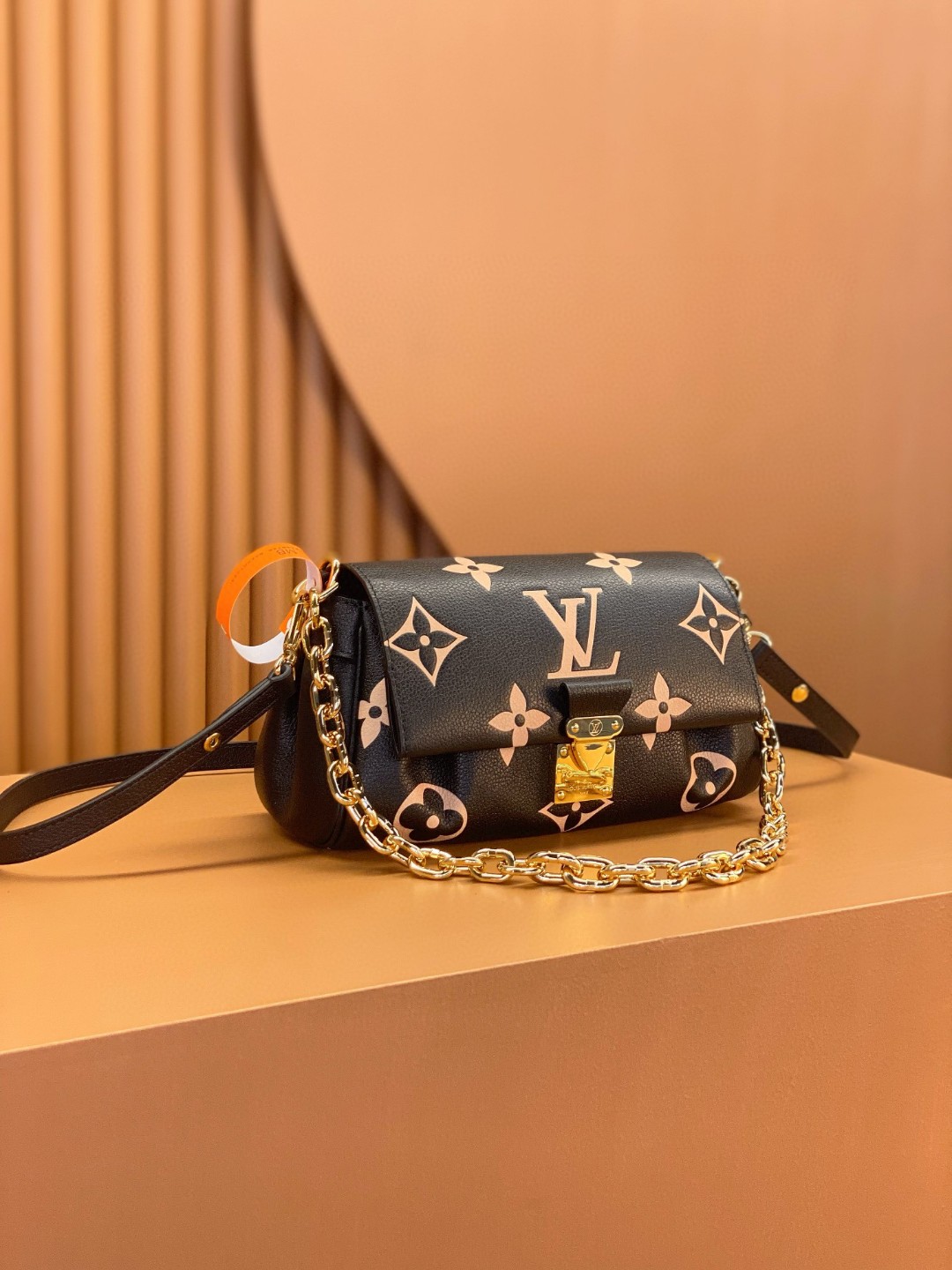 LOUIS VUITTON 路易威登 Favorite 超大老花图案压纹软粒面牛皮 腋下包 斜挎包 单肩包 手提包 黑色 M45859