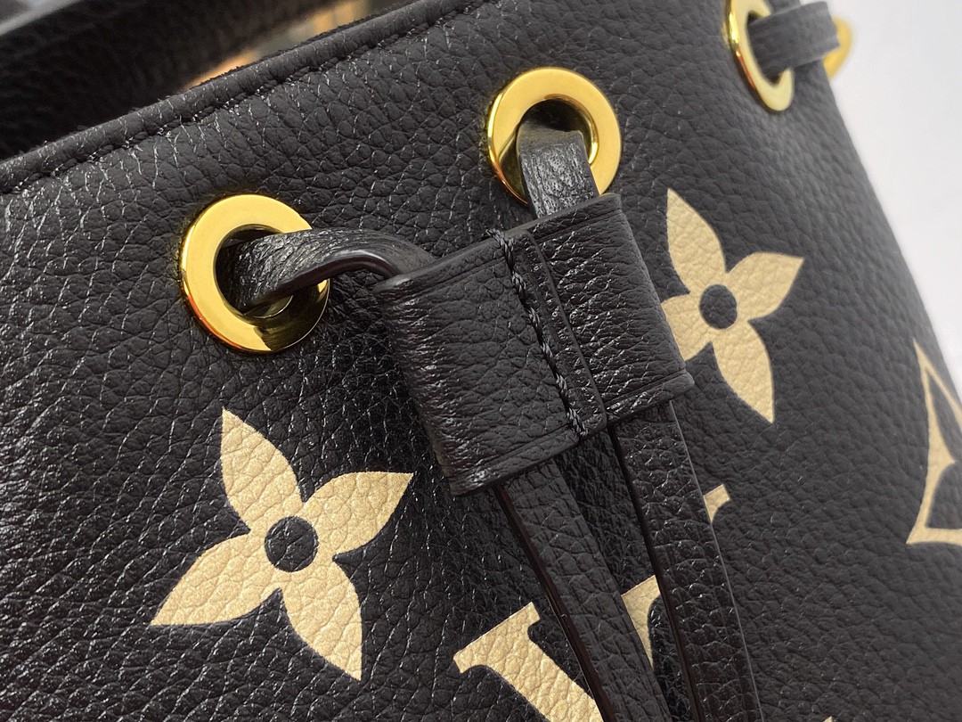 LOUIS VUITTON 路易威登 NOE NANO 通体徽标印花抽绳开合压纹粒面牛皮 水桶包 斜挎包 单肩包 手提包 黑色 