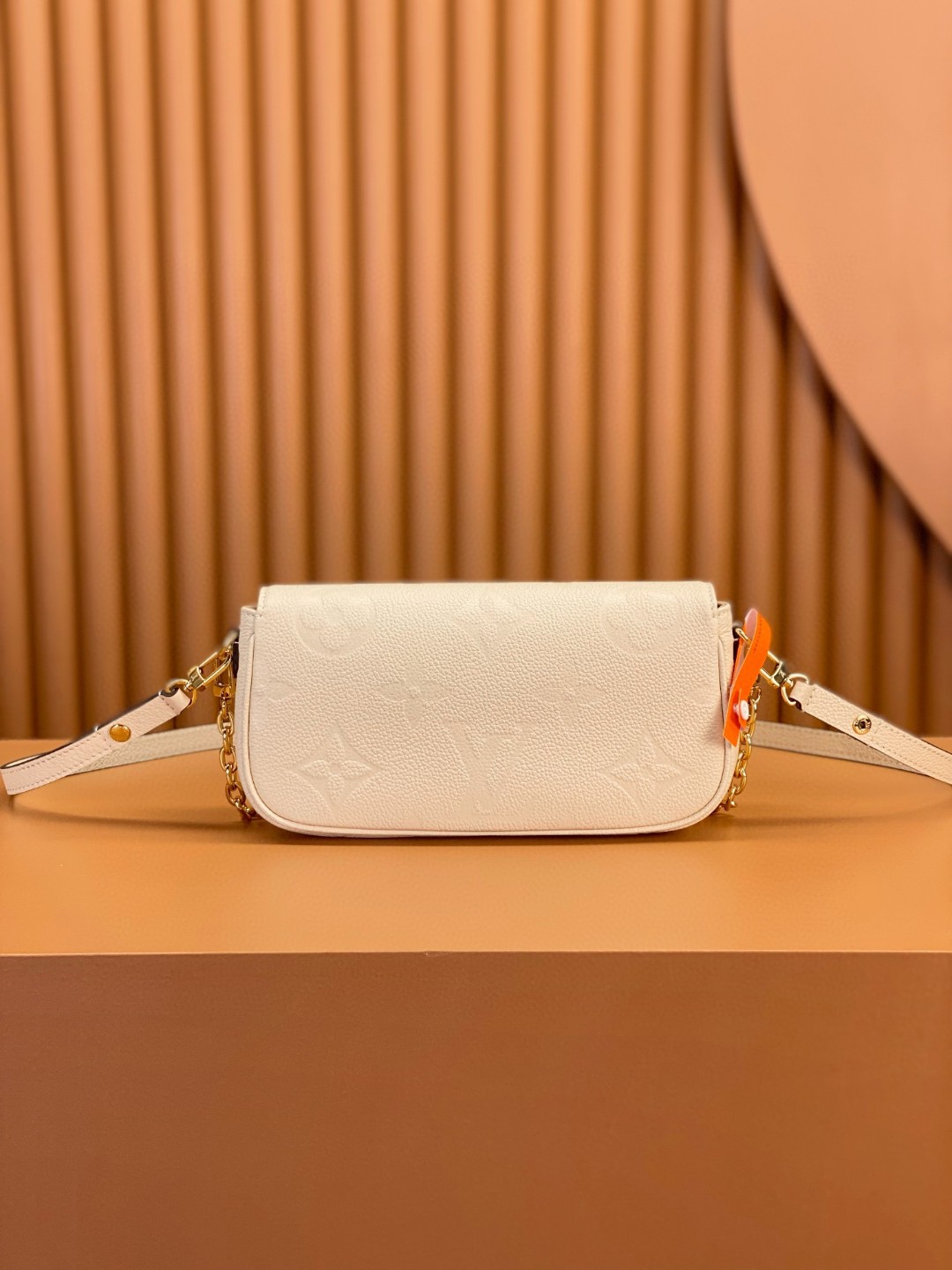 LOUIS VUITTON 路易威登 IVY 金属链条老花满印牛皮革 法棍包 腋下包 斜挎包 单肩包 手提包 白色 M82210