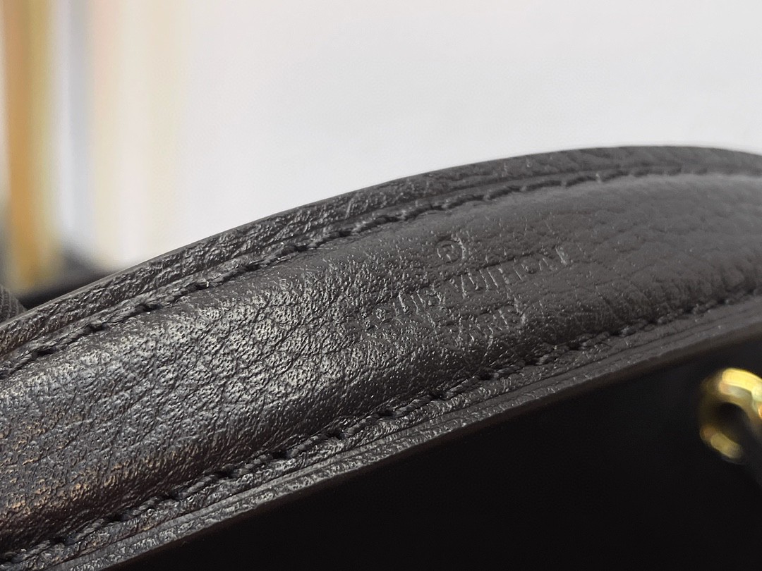 LOUIS VUITTON 路易威登 NOE NANO 通体徽标印花抽绳开合压纹粒面牛皮 水桶包 斜挎包 单肩包 手提包 黑色 