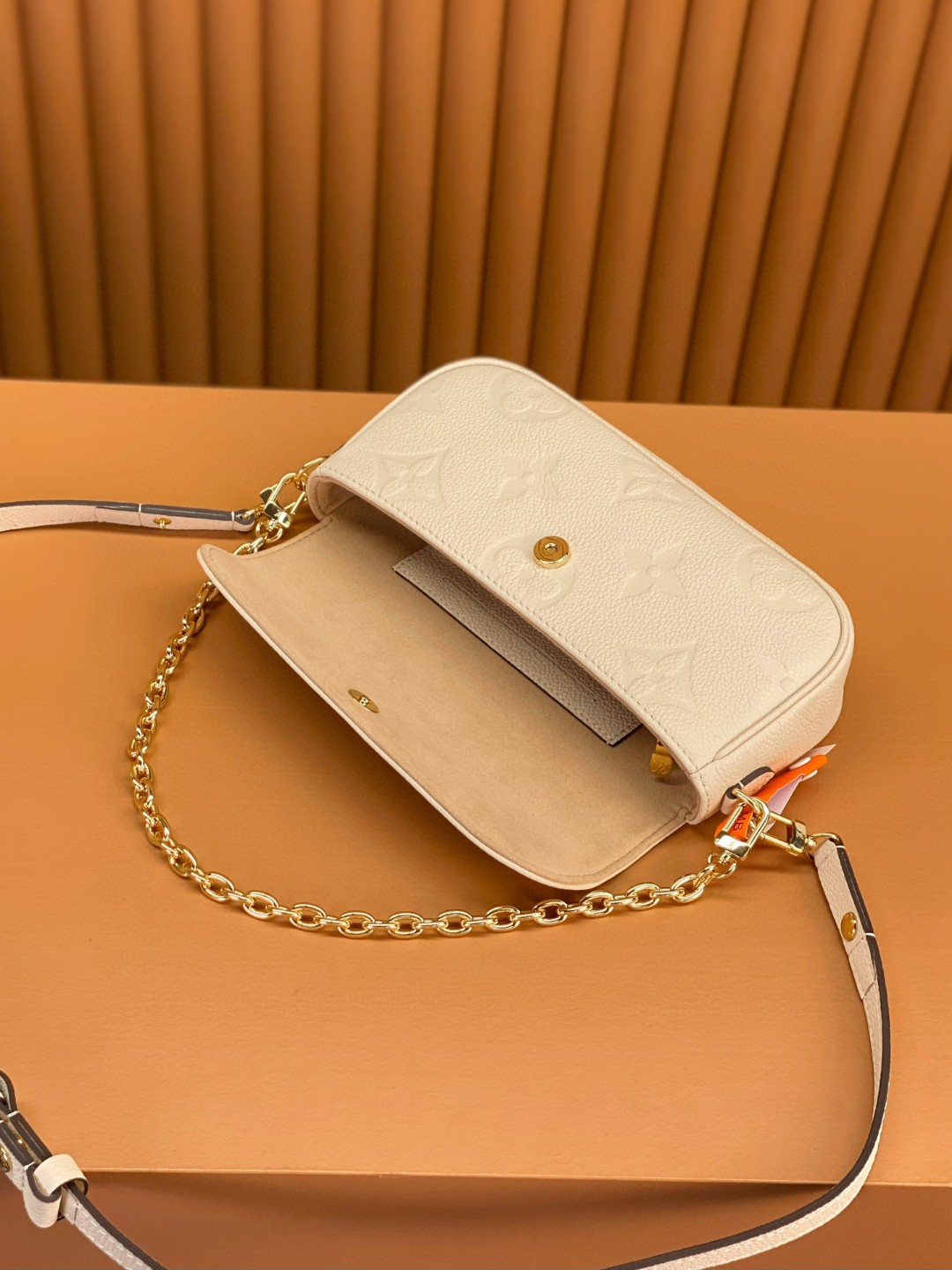 LOUIS VUITTON 路易威登 IVY 金属链条老花满印牛皮革 法棍包 腋下包 斜挎包 单肩包 手提包 白色 M82210