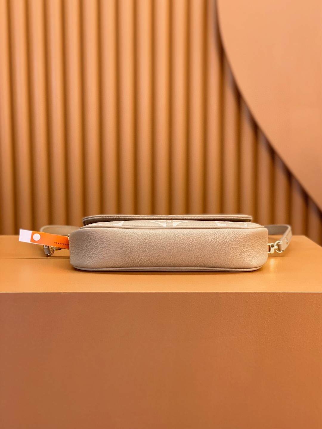 LOUIS VUITTON 路易威登 IVY 金属链条老花满印牛皮革 法棍包 腋下包 斜挎包 单肩包 手提包 米灰色 M82211