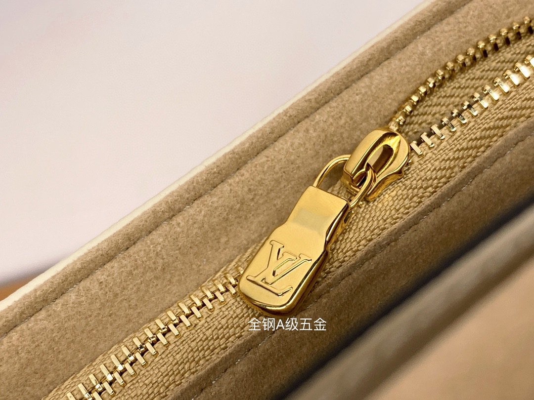 LOUIS VUITTON 路易威登 IVY 金属链条老花满印牛皮革 法棍包 腋下包 斜挎包 单肩包 手提包 白色 M82210