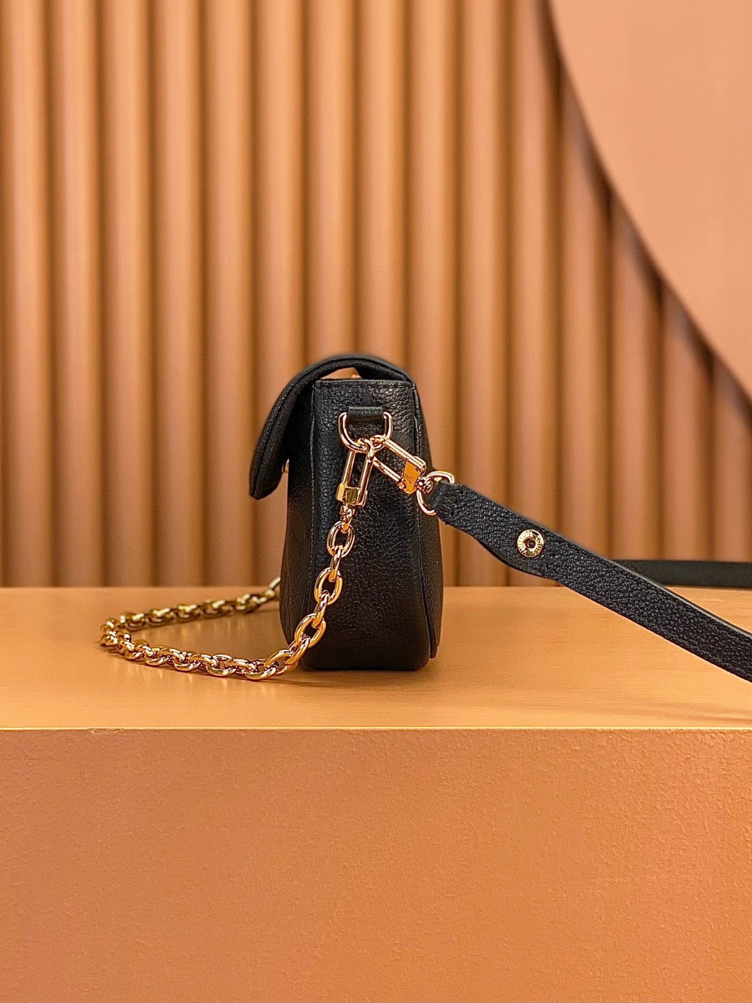 LOUIS VUITTON 路易威登 IVY 金属链条老花满印牛皮革 法棍包 腋下包 斜挎包 单肩包 手提包 黑色 M82154