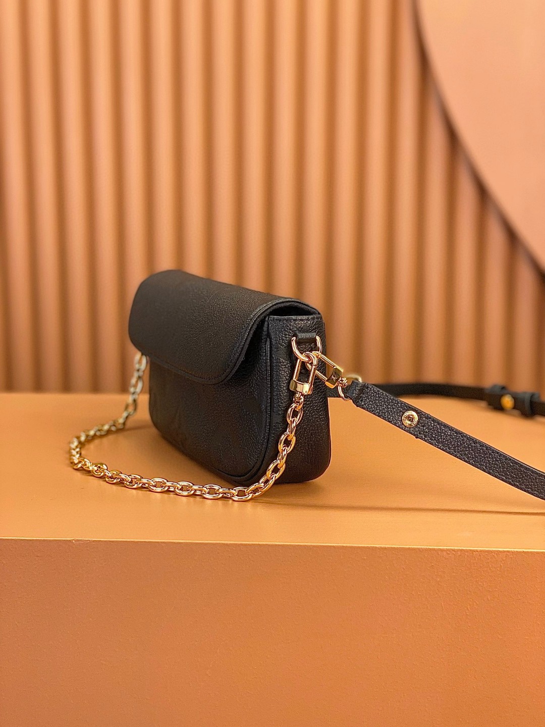 LOUIS VUITTON 路易威登 IVY 金属链条老花满印牛皮革 法棍包 腋下包 斜挎包 单肩包 手提包 黑色 M82154