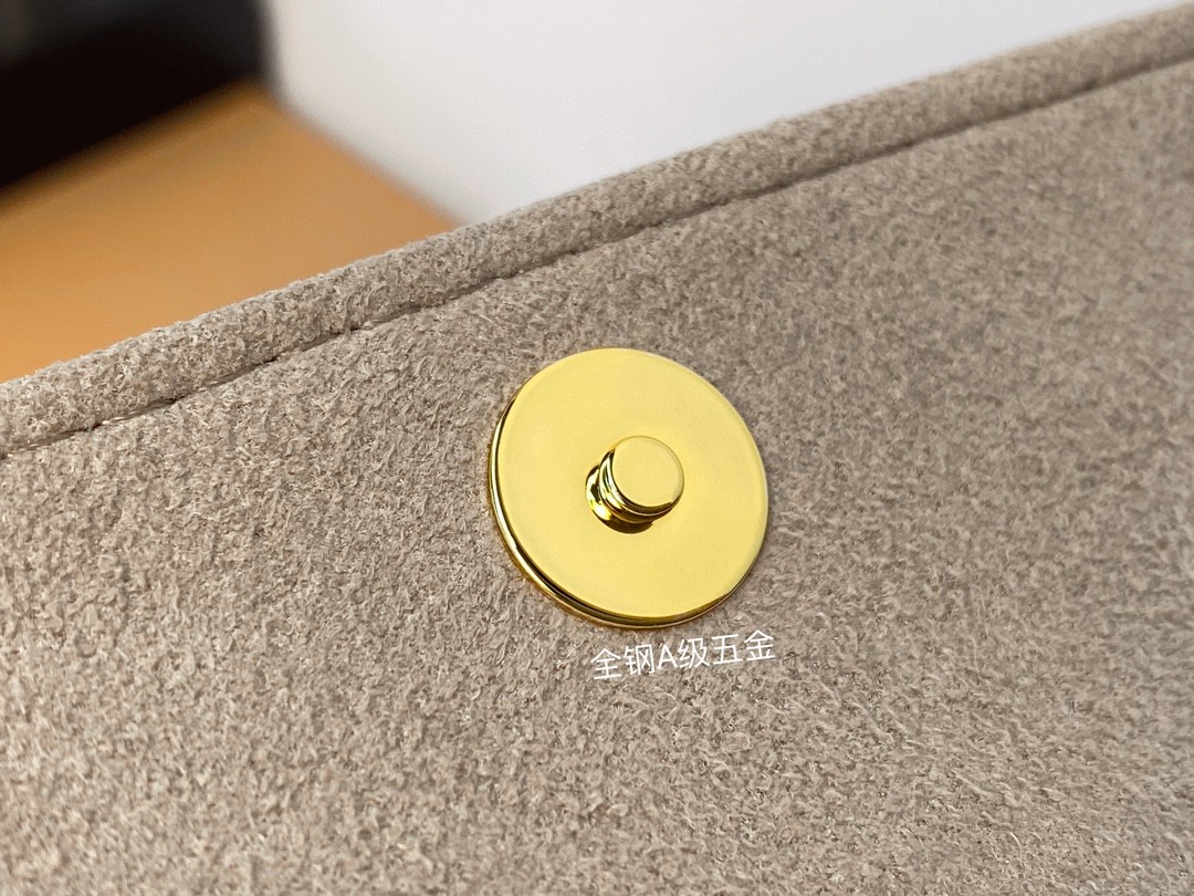 LOUIS VUITTON 路易威登 IVY 金属链条老花满印牛皮革 法棍包 腋下包 斜挎包 单肩包 手提包 米灰色 M82211