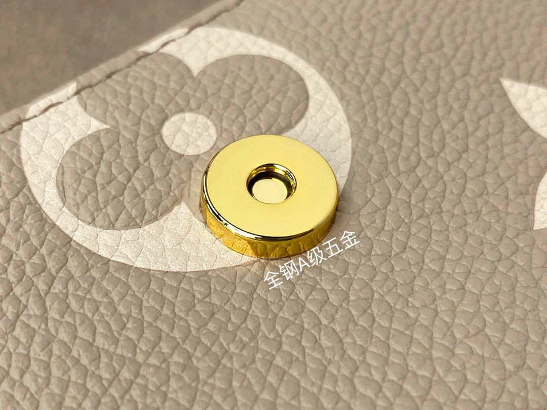 LOUIS VUITTON 路易威登 IVY 金属链条老花满印牛皮革 法棍包 腋下包 斜挎包 单肩包 手提包 米灰色 M82211