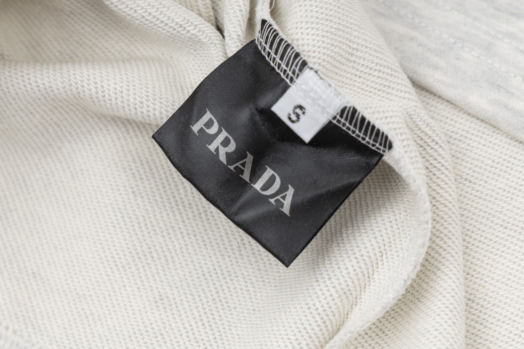 PRADA 普拉达 logo字母刺绣图案 长袖 卫衣 短款 休闲 女款 米白色 134676-1X6Q-F0018