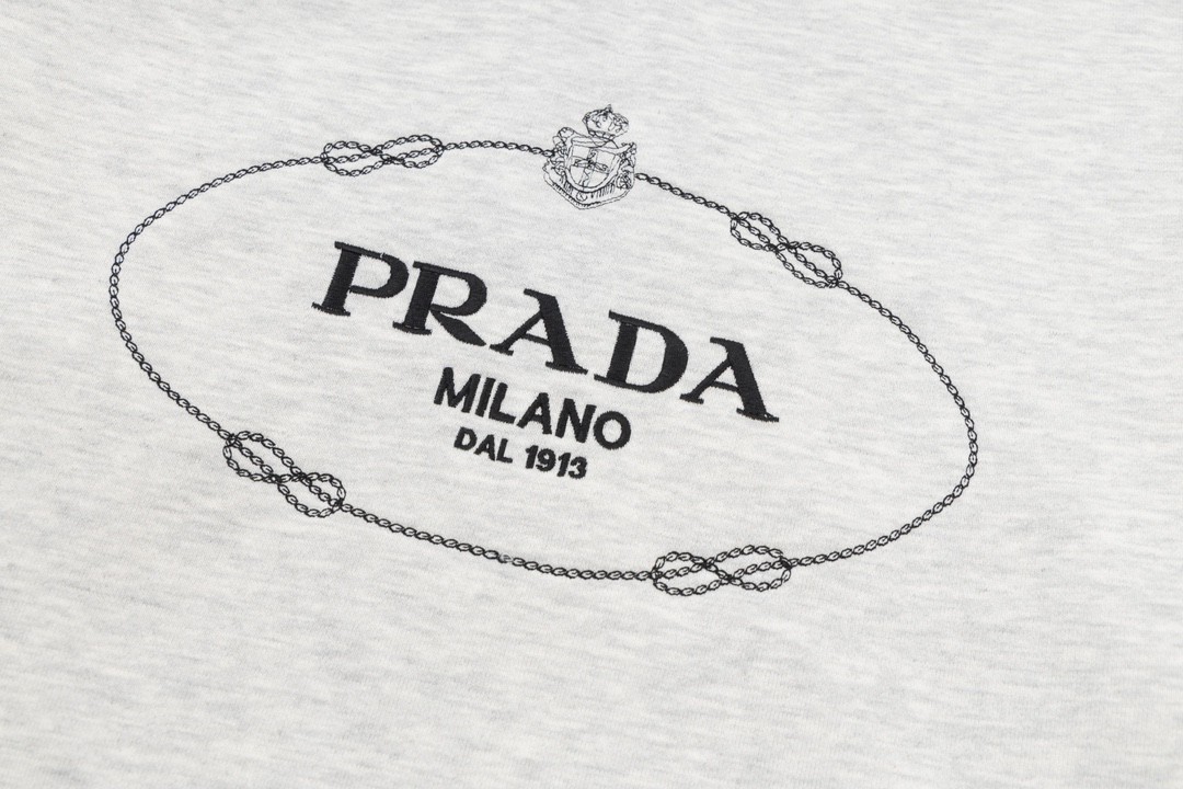 PRADA 普拉达 logo字母刺绣图案 长袖 卫衣 短款 休闲 女款 米白色 134676-1X6Q-F0018