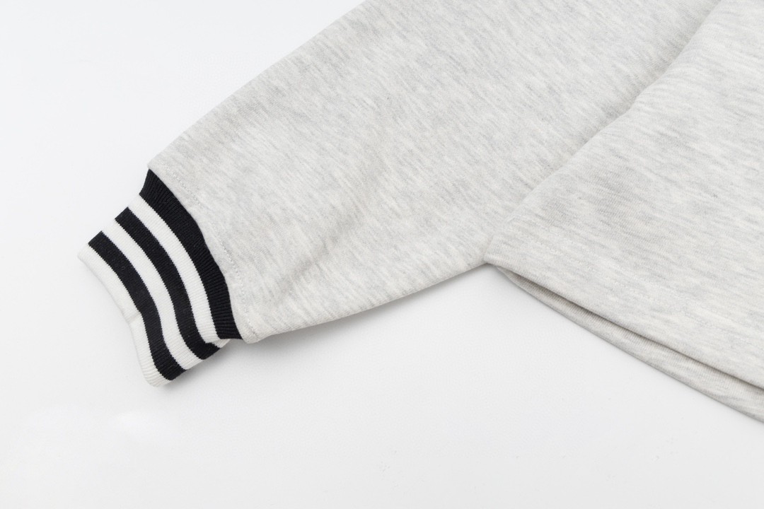 PRADA 普拉达 logo字母刺绣图案 长袖 卫衣 短款 休闲 女款 米白色 134676-1X6Q-F0018