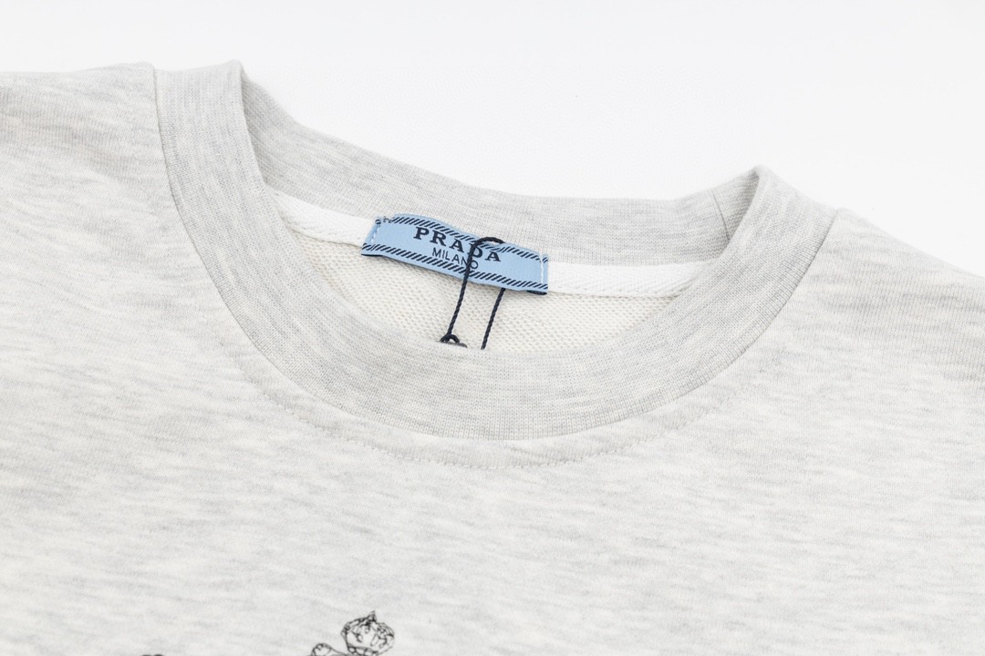 PRADA 普拉达 logo字母刺绣图案 长袖 卫衣 短款 休闲 女款 米白色 134676-1X6Q-F0018