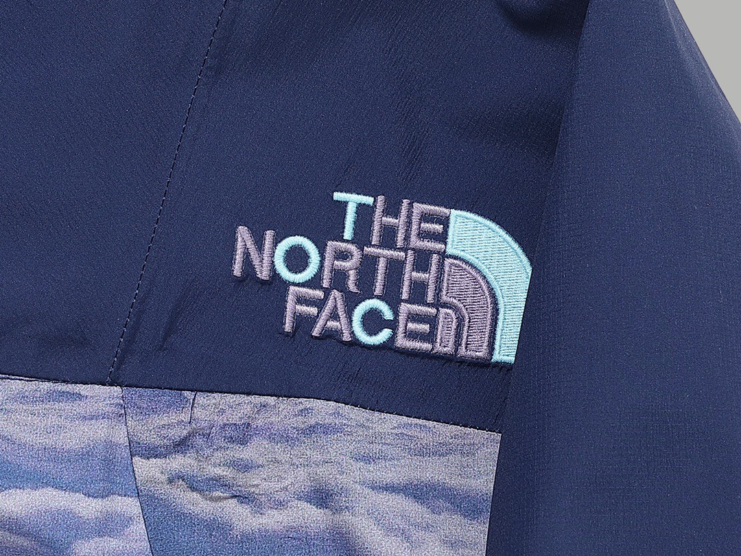 THE NORTH FACE 北面 CLOT 联名款 SS23 logo刺绣连帽防水长袖冲锋衣 夹克 外套 男女同款 苍穹青 日出堇 NF0A8736-IAN