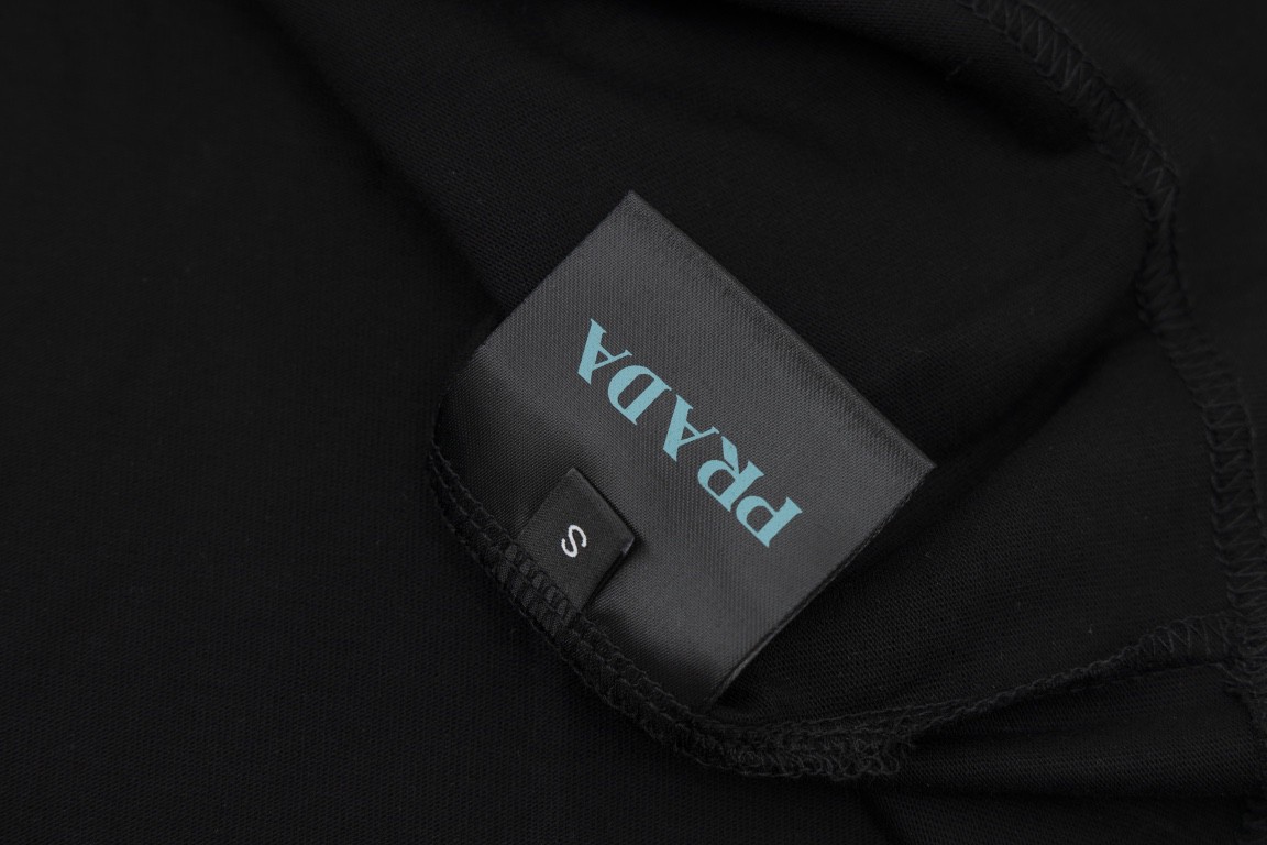 PRADA 普拉达 几何图形印花图案 套头圆领 短袖 T恤 男女同款 白色 黑色 