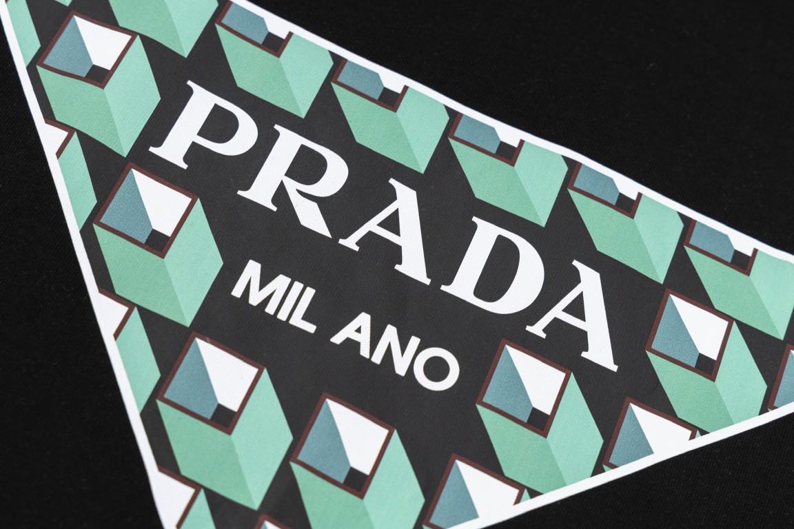 PRADA 普拉达 几何图形印花图案 套头圆领 短袖 T恤 男女同款 白色 黑色 