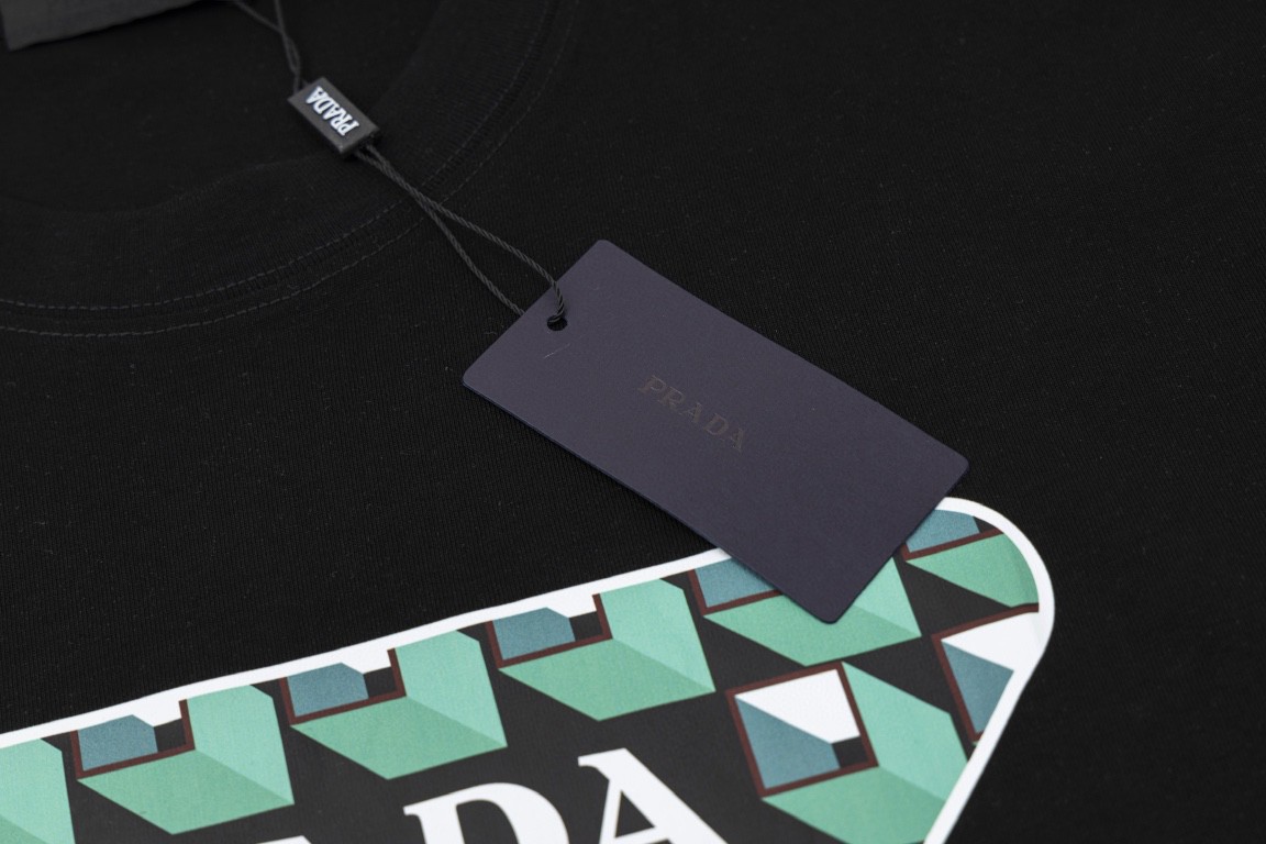PRADA 普拉达 几何图形印花图案 套头圆领 短袖 T恤 男女同款 白色 黑色 