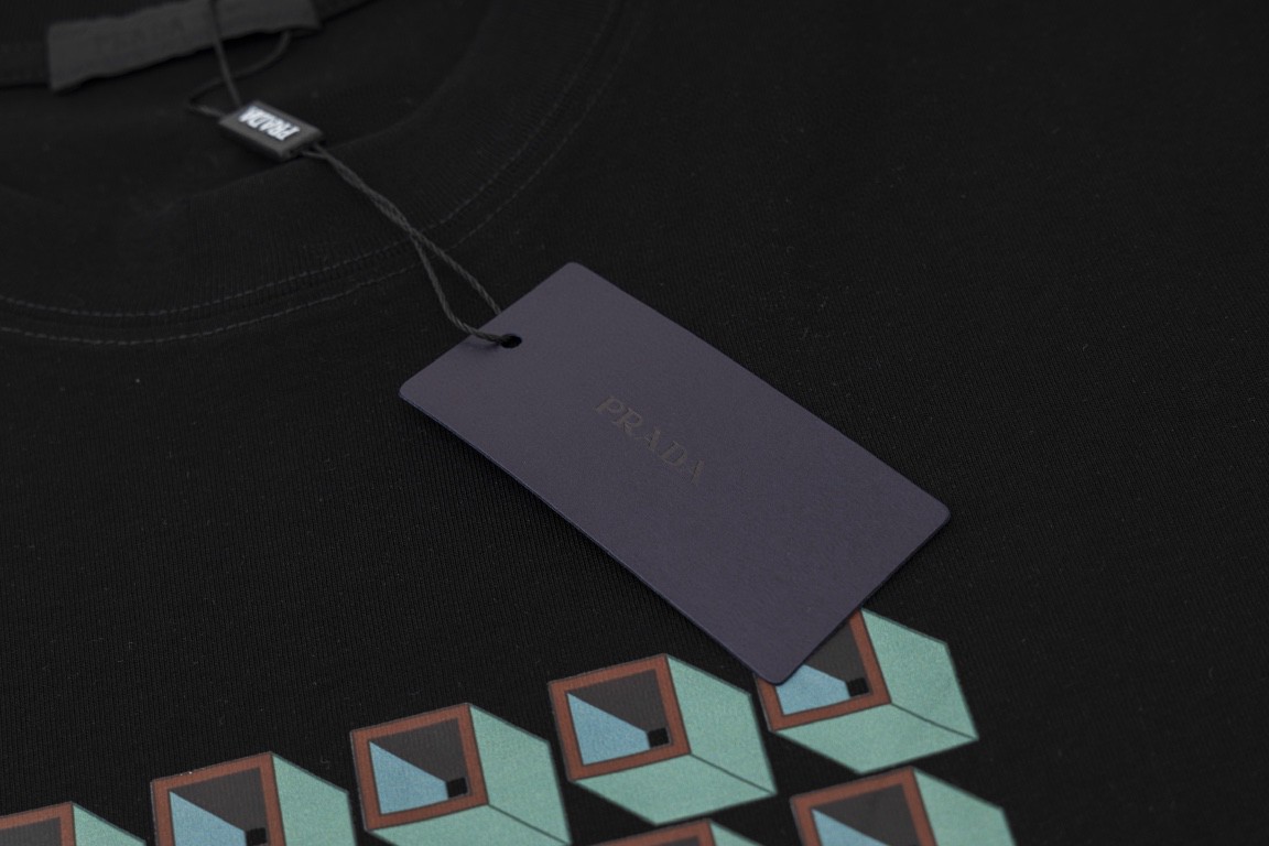 PRADA 普拉达 几何图形印花图案 套头圆领 短袖 T恤 男女同款 白色 黑色 