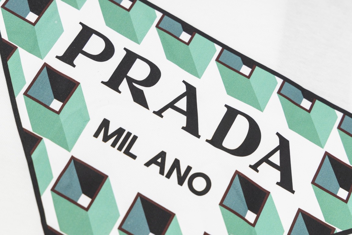 PRADA 普拉达 几何图形印花图案 套头圆领 短袖 T恤 男女同款 白色 黑色 