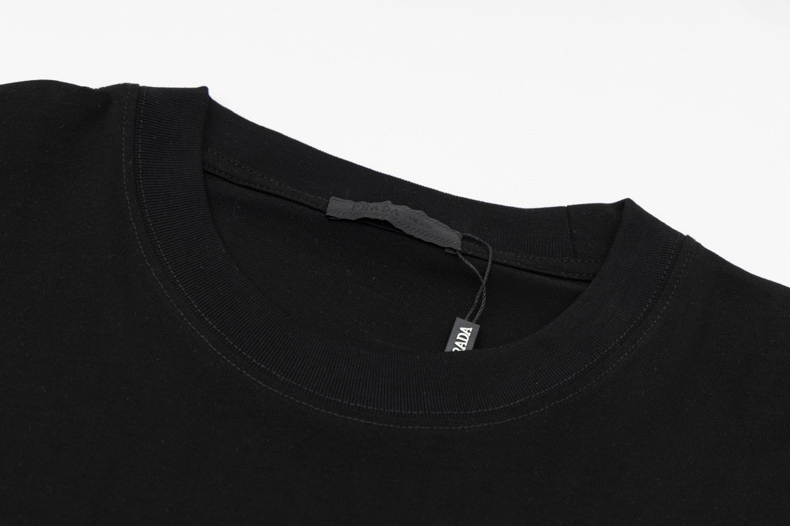 PRADA 普拉达 胸前印花图案 套头圆领 短袖 T恤 男女同款 白色 黑色 