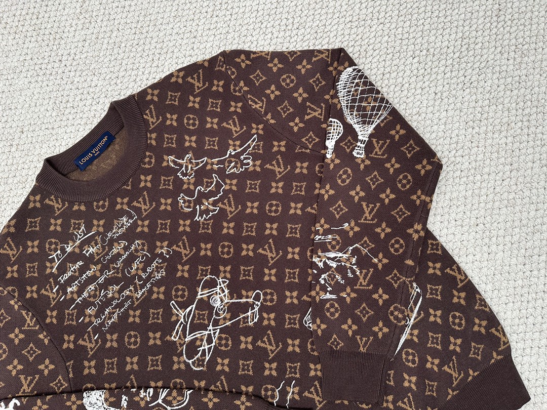 LOUIS VUITTON 路易威登 FW23 Logo字母涂鸦满印圆领休闲 针织衫 长袖 套头 男款 棕色 1ABXYW