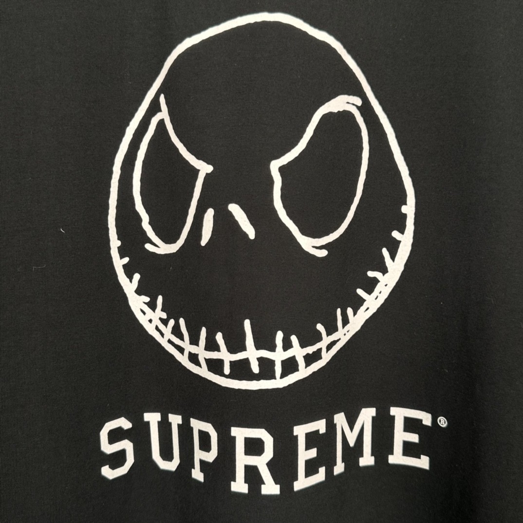 Supreme FW23 WEEK1 SKELETON TEE 纯色骷髅头字母印花圆领 短袖 T 恤 男女同款 黑色 SUP-FW23-004