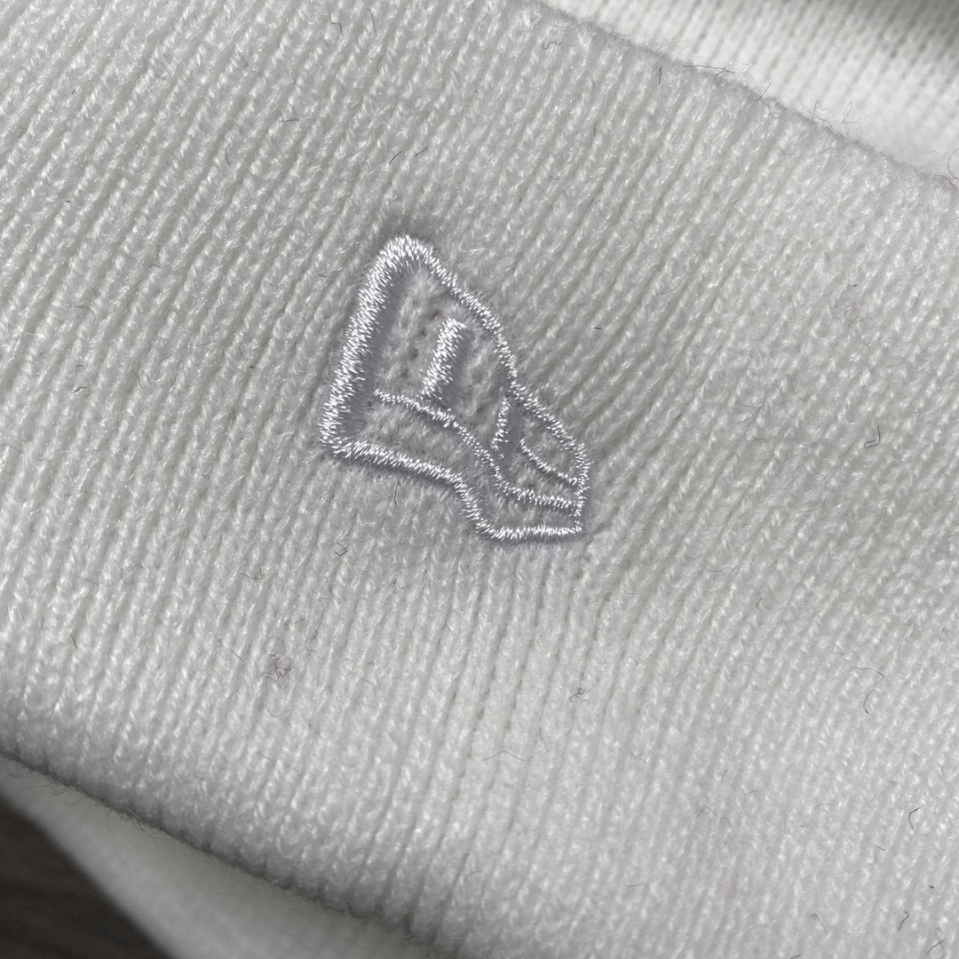 Supreme Week 16 New Era Box Logo Beanie 联名款 徽标刺绣装饰 绒线帽 冷帽 帽子 男女同款 情侣款 白色 SUP-FW21-404