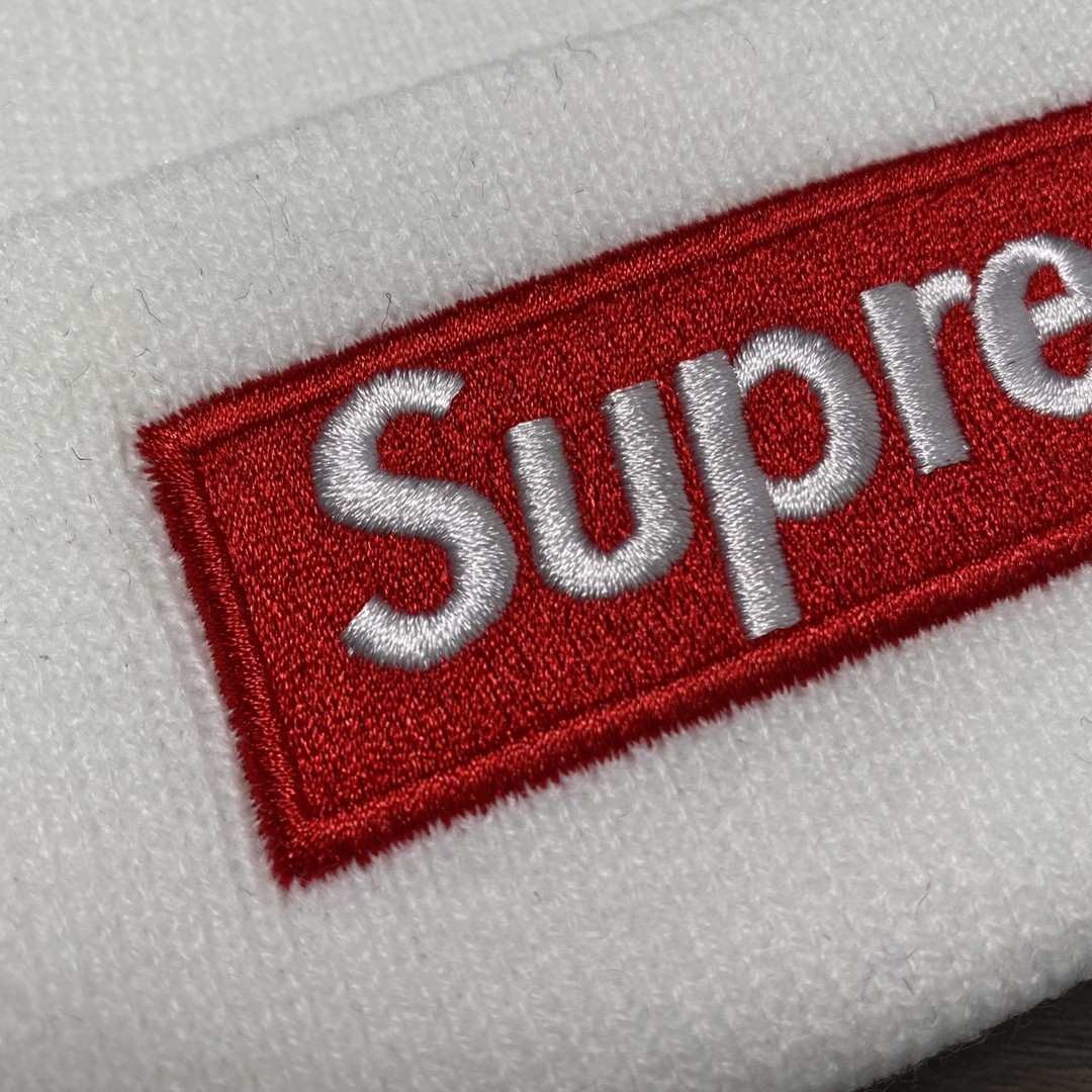 Supreme Week 16 New Era Box Logo Beanie 联名款 徽标刺绣装饰 绒线帽 冷帽 帽子 男女同款 情侣款 白色 SUP-FW21-404