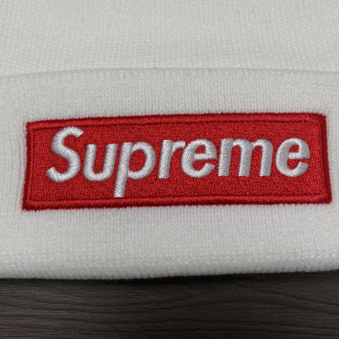 Supreme Week 16 New Era Box Logo Beanie 联名款 徽标刺绣装饰 绒线帽 冷帽 帽子 男女同款 情侣款 白色 SUP-FW21-404