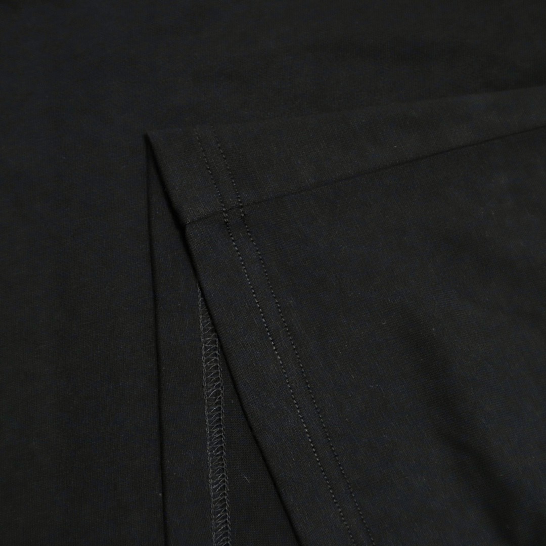 LOUIS VUITTON 路易威登 乐队演唱会字母印花 圆领 短袖 T 恤 上衣 夏款 男女同款 黑色 1AARPC