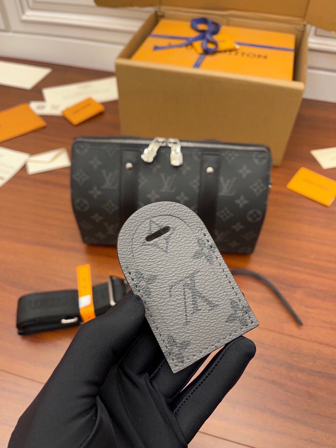 LOUIS VUITTON 路易威登 CITY KEEPALL 经典老花满印 斜挎包 单肩包 手提包 黑色 M45936