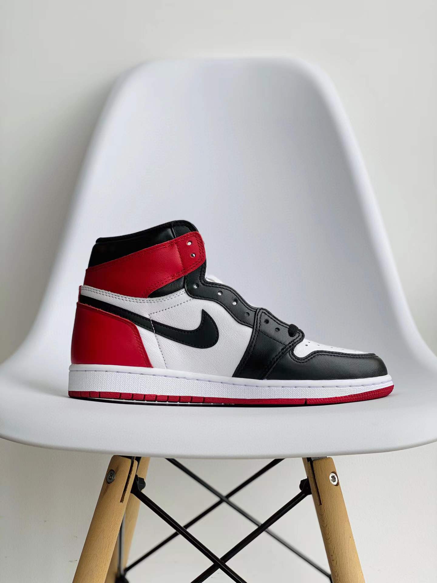 Air Jordan 1 AJ1 Retro Black Toe（2016）黑脚趾 篮球鞋 高筒 休闲鞋 男鞋 板鞋 