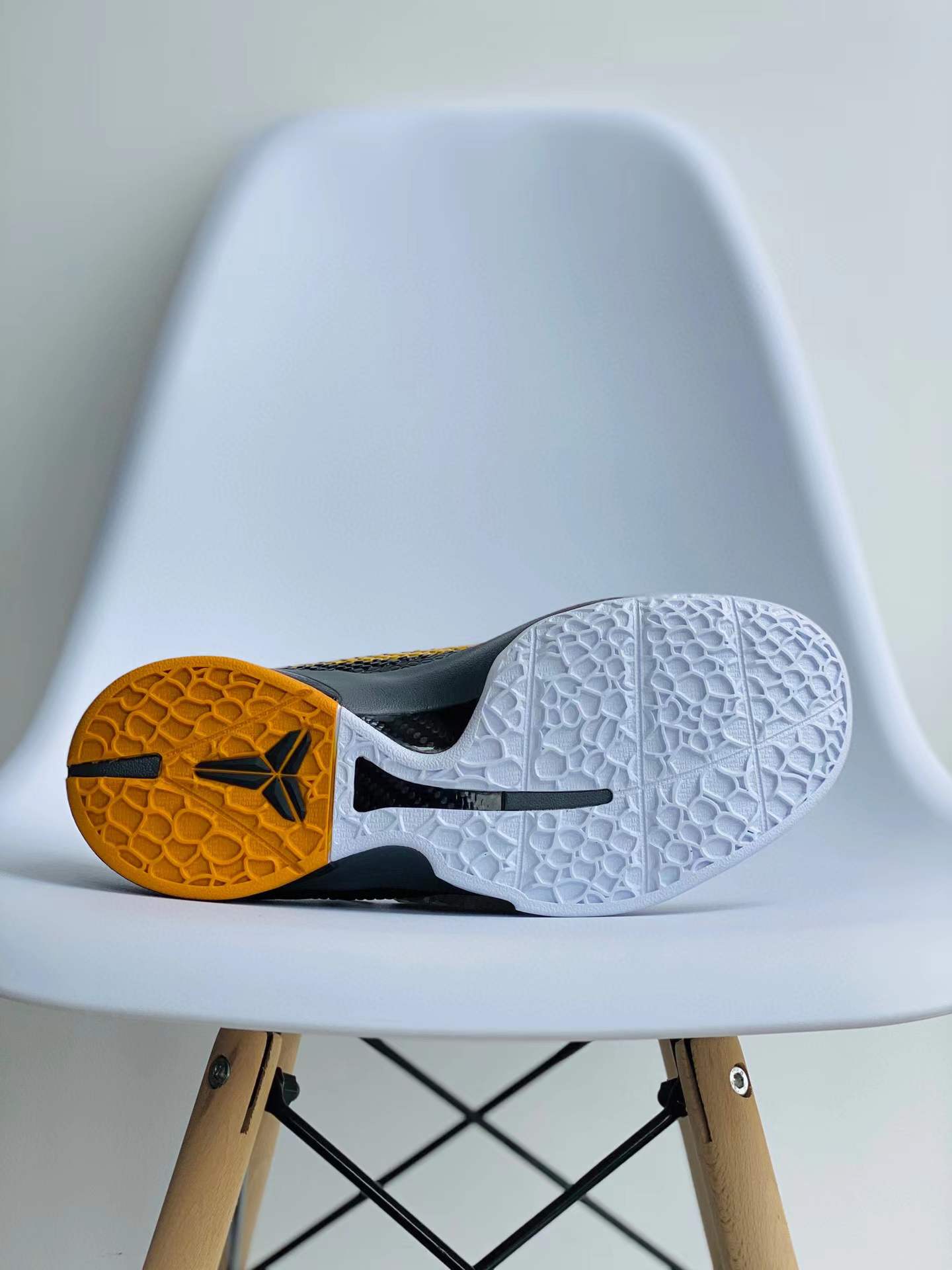 滅世純原 KOBE6 Black Del Sol 黑曼巴 科比 6 低筒 球鞋 籃球鞋 實戰鞋 前後氣墊 真碳板 男鞋 429659-002