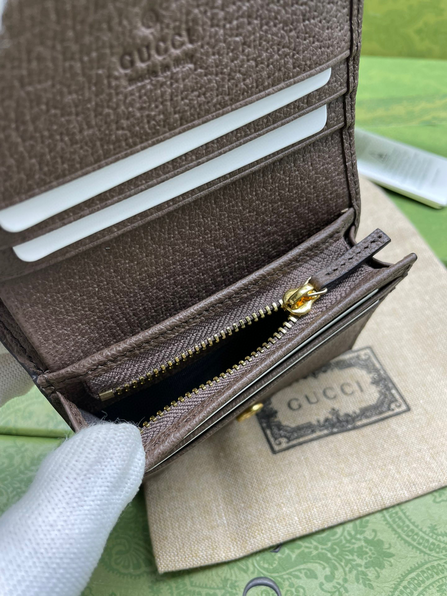  GUCCI 古驰 Ophidia  双G  春季老花 条纹 卡包 名片夹 女款  乌木色 棕色 523155-FAA7K-9793