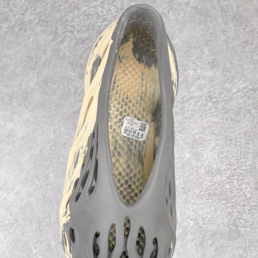 adidas originals Yeezy Foam Runner MXT Moon Grey 灰黄 运动凉鞋 洞洞鞋 拖鞋 室内室外拖 男鞋 女鞋  GV7904