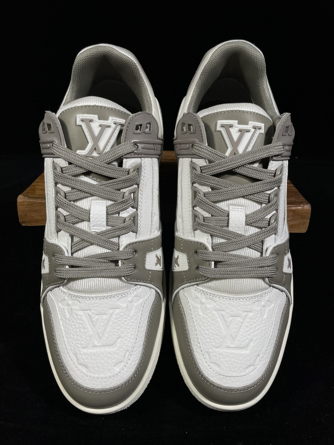 Louis Vuitton 路易威登 Trainer 牛皮 灰白 休闲鞋 板鞋 运动鞋 男鞋 女鞋 1A8KB8