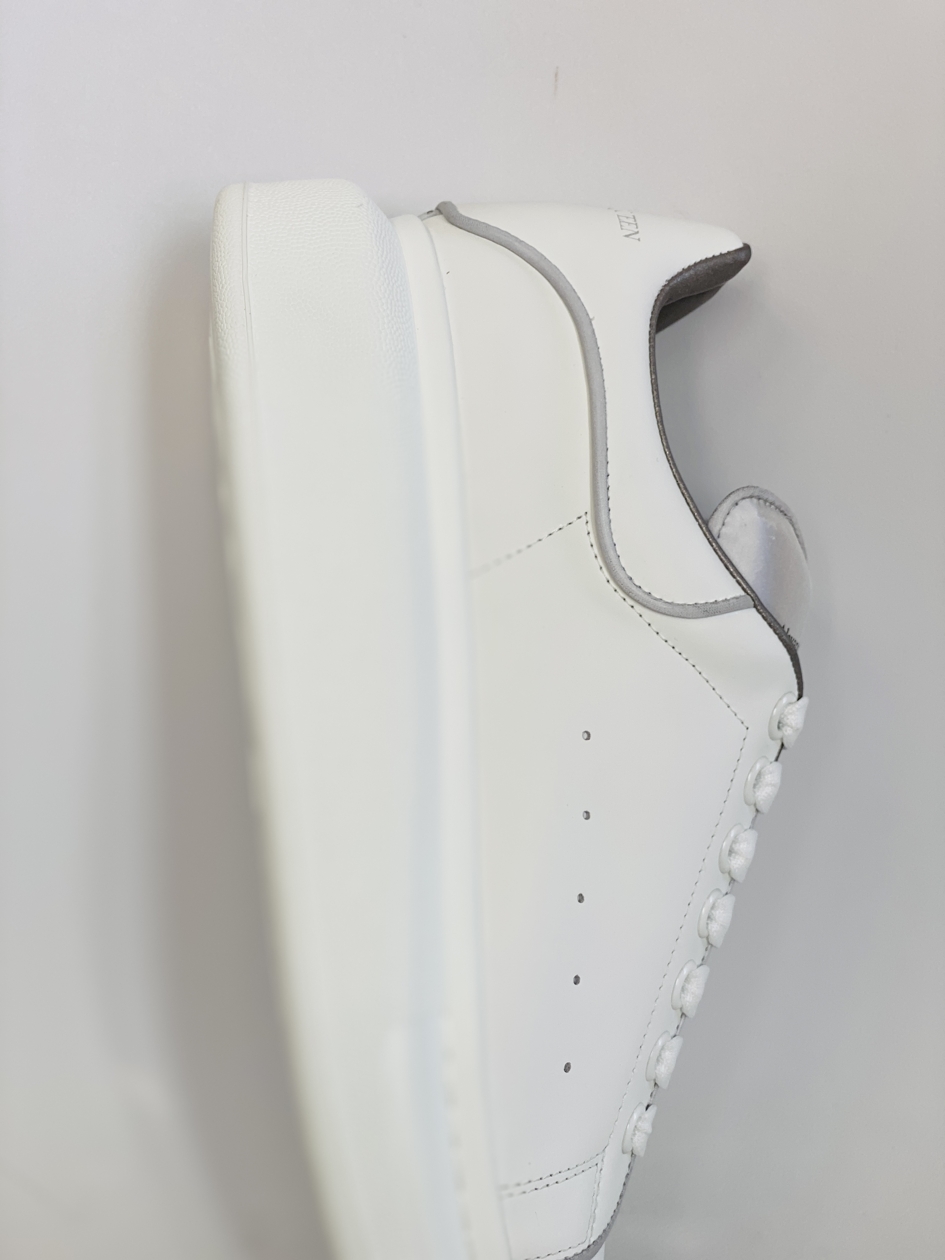 Alexander McQueen 麦昆 白灰 3M反光 低筒 板鞋 休闲鞋 厚底鞋 增高鞋 男鞋 女鞋 561123WHTQK9071