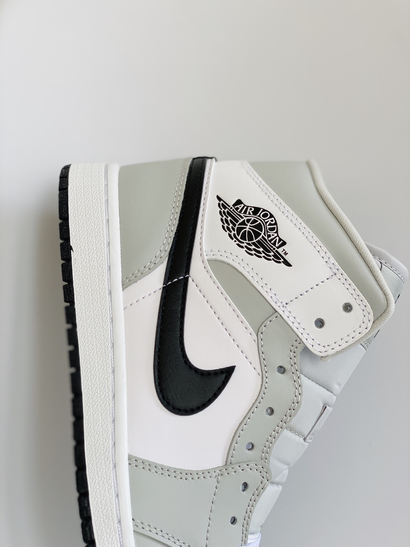 Air Jordan 1 Mid AJ1 Lighs Smoke Grey 煙灰  休闲鞋 女鞋 男鞋 情侣鞋 BQ6472-105