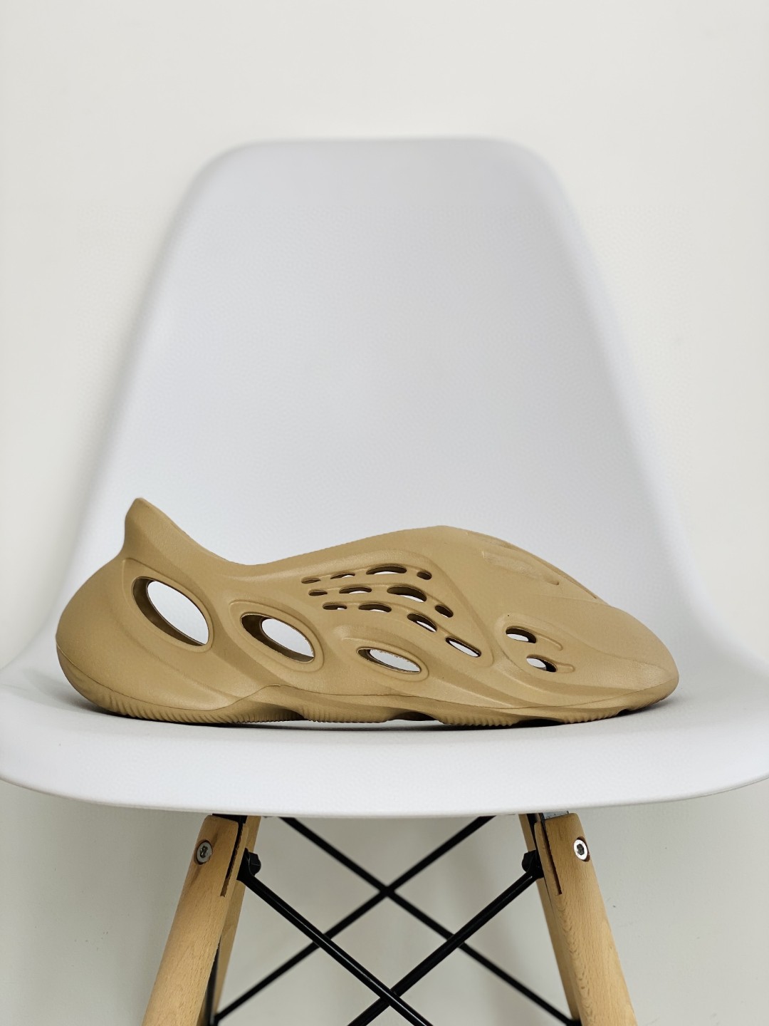 adidas originals Yeezy Foam Runner  Ochre 土黄 赭石 运动凉鞋 洞洞鞋 拖鞋 室内室外拖 GW3354