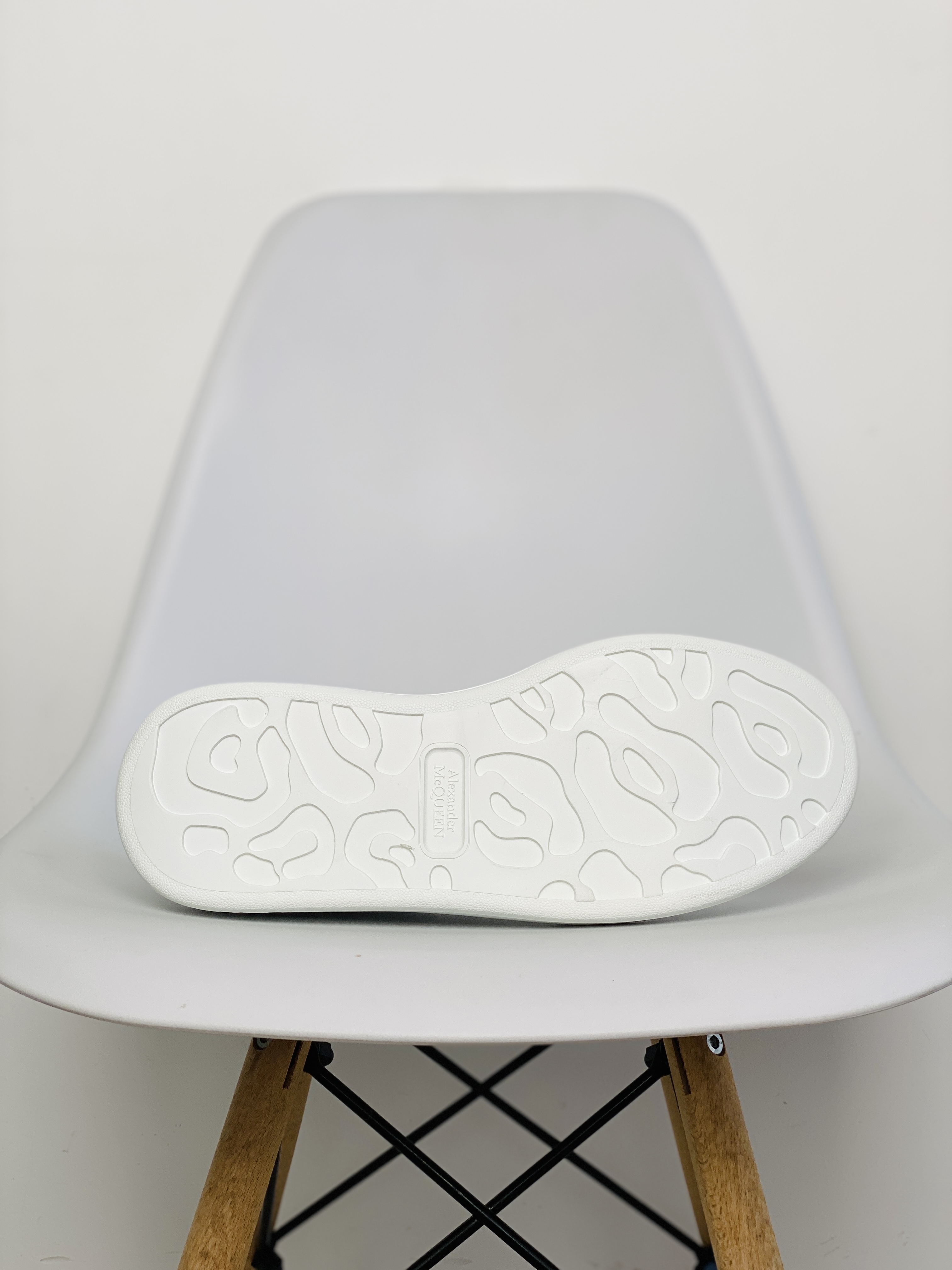 Alexander McQueen 麦昆 白灰 3M反光 低筒 板鞋 休闲鞋 厚底鞋 增高鞋 男鞋 女鞋 561123WHTQK9071