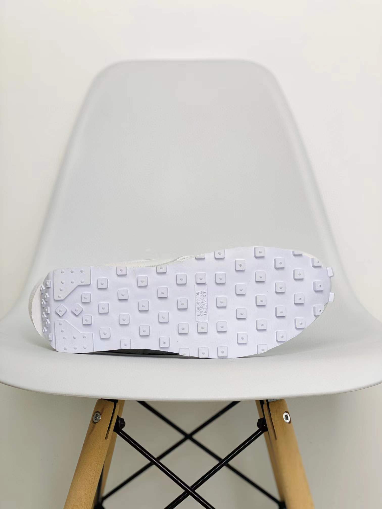 sacai  LVD 白色 丝绸 低筒 双勾 华夫 复古时鞋 休闲鞋 透气网面 运动鞋 男鞋厚底 女鞋增高