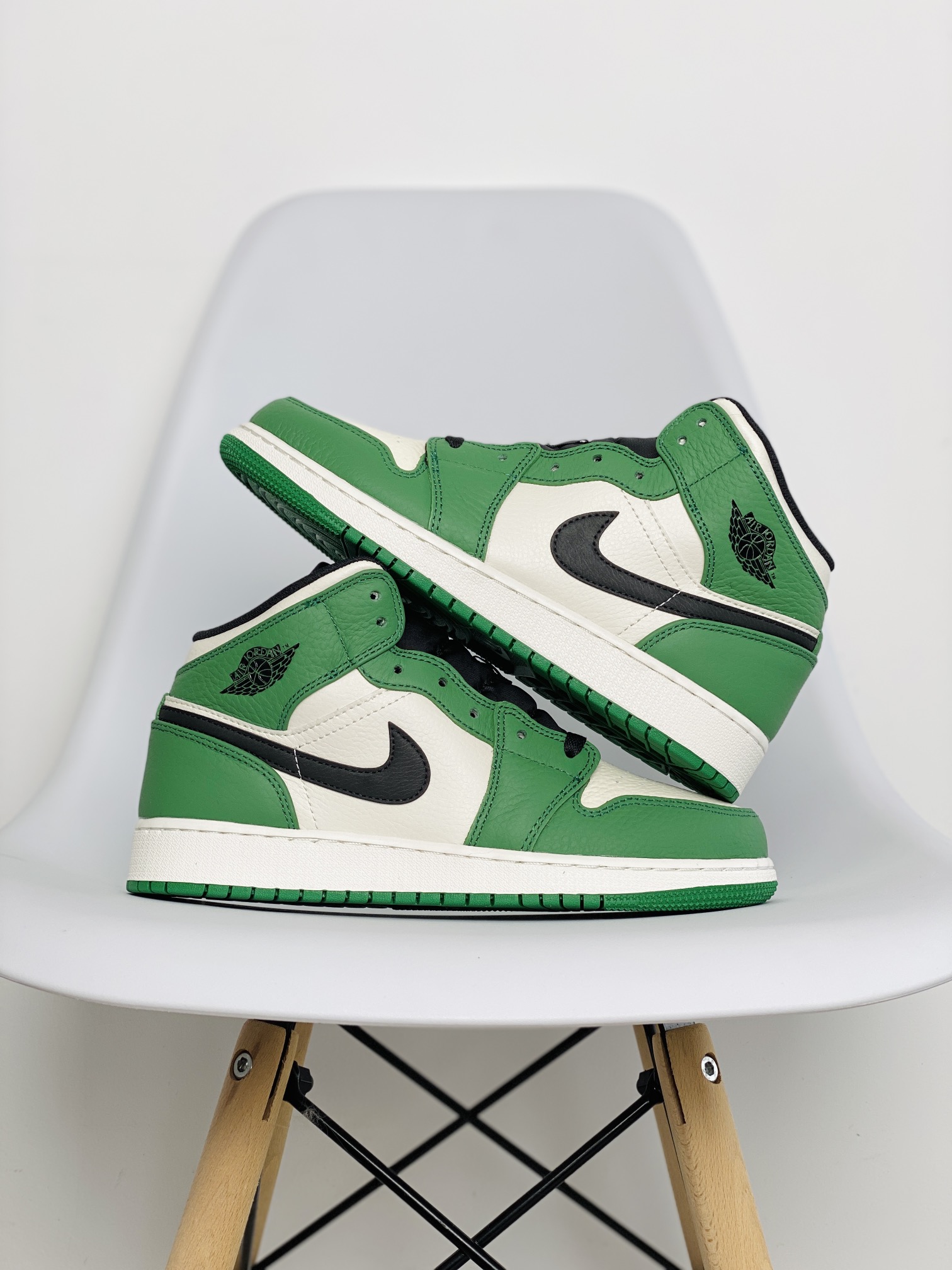 Air Jordan 1 Mid AJ1 白綠腳趾 凱爾特人 休闲鞋 女鞋 男鞋 情侣鞋 板鞋  852542-301