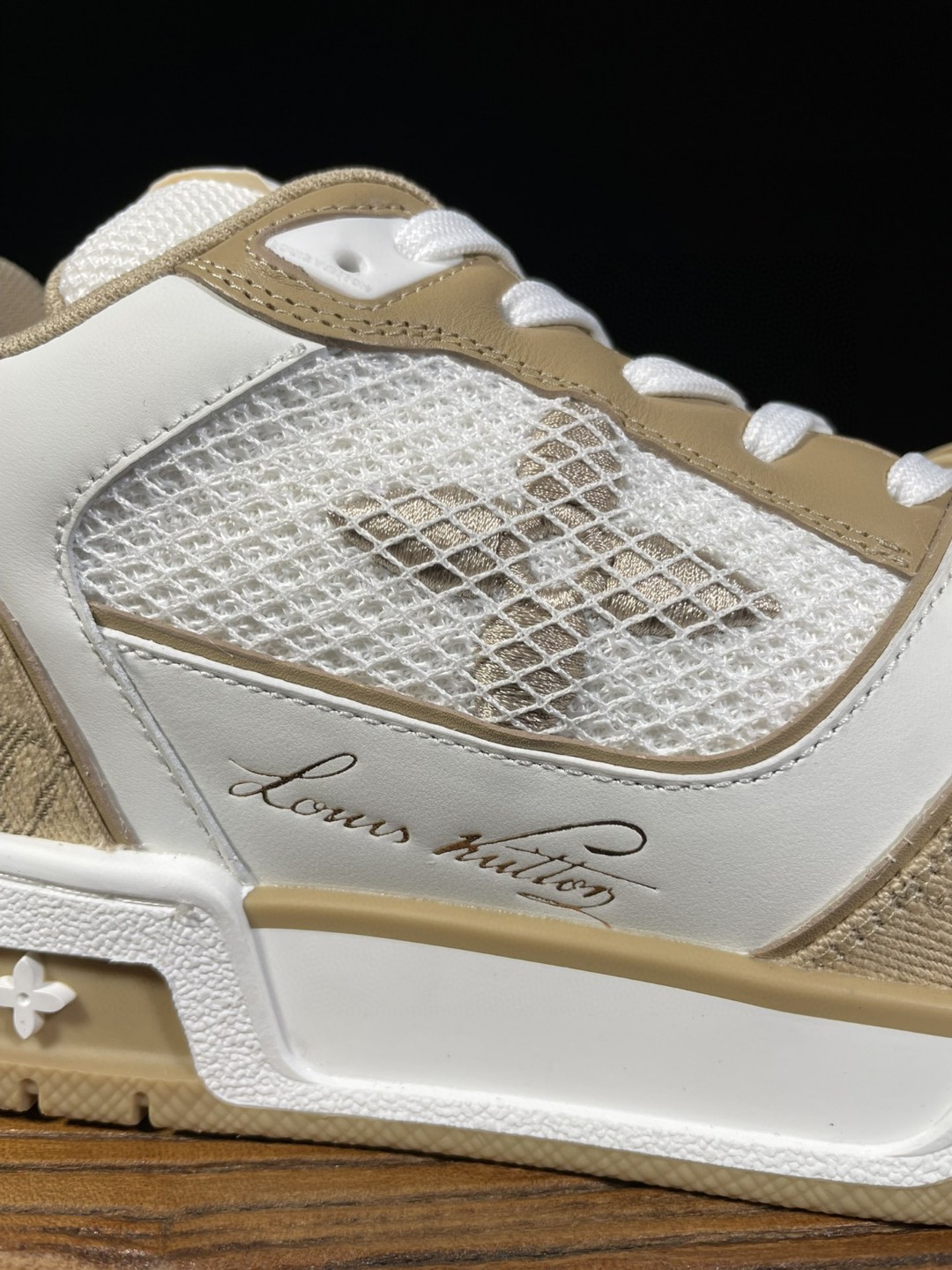 Louis Vuitton 路易威登 Trainer 魔术贴 卡其色 低筒 休闲鞋 板鞋 运动鞋 男鞋 女鞋 1A9ZC2