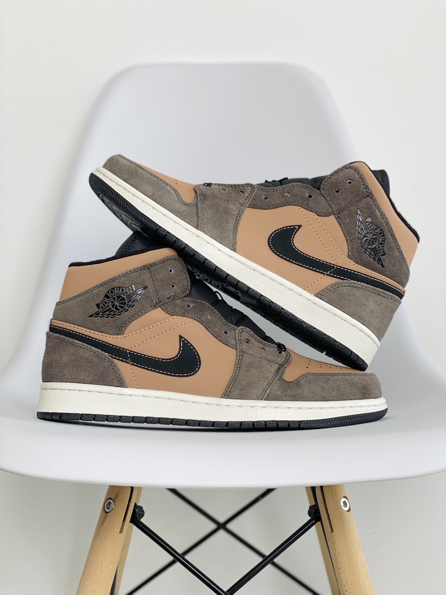 Air Jordan 1 Mid AJ1 SE Dark Chocolate 巧克力色   休闲鞋 女鞋 男鞋 情侣鞋 板鞋  DC7294-200