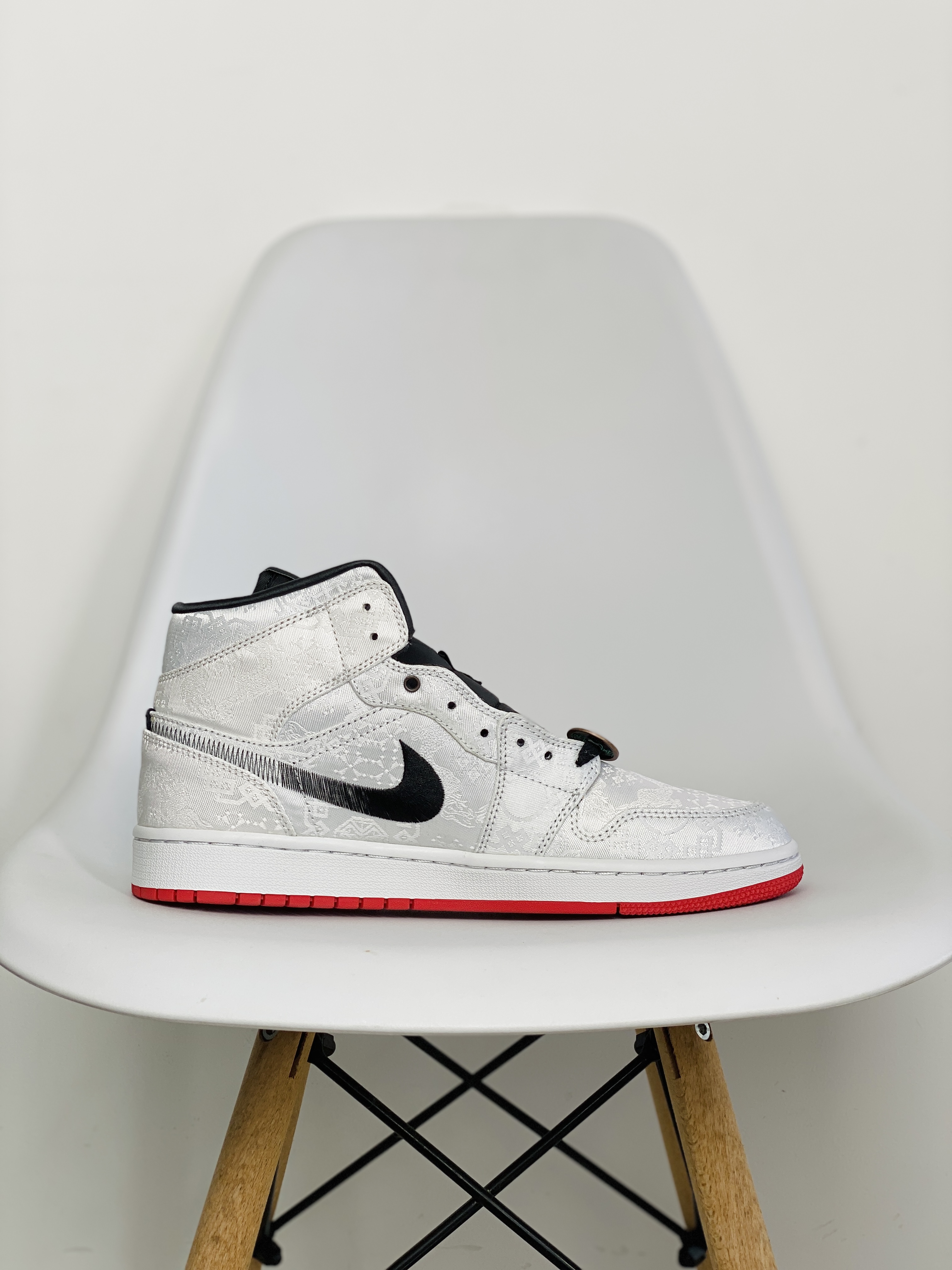 CLOT Air Jordan 1 Mid AJ1  Fearless 陈冠希 白丝绸 铜钱  篮球鞋 运动鞋 休闲鞋 男鞋 CU2804-100