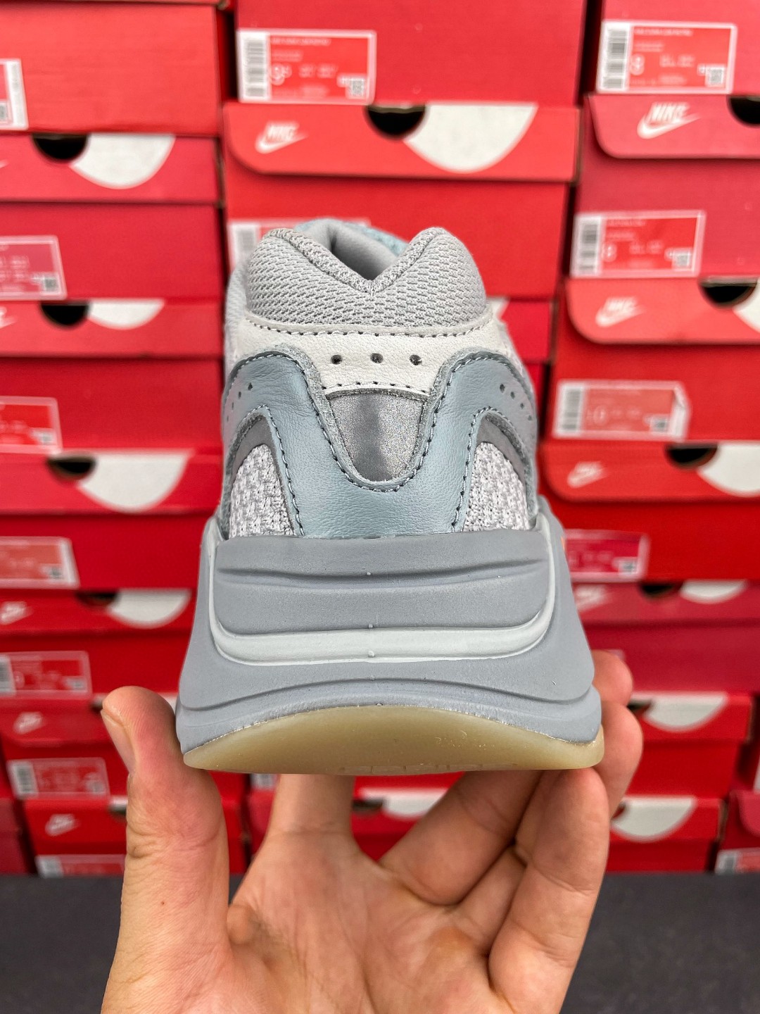 adidas originals Yeezy Boost 700V2 Inertia 惯性 蓝灰 低筒 休闲鞋 运动鞋 老爹鞋 男鞋 女鞋 FW2549