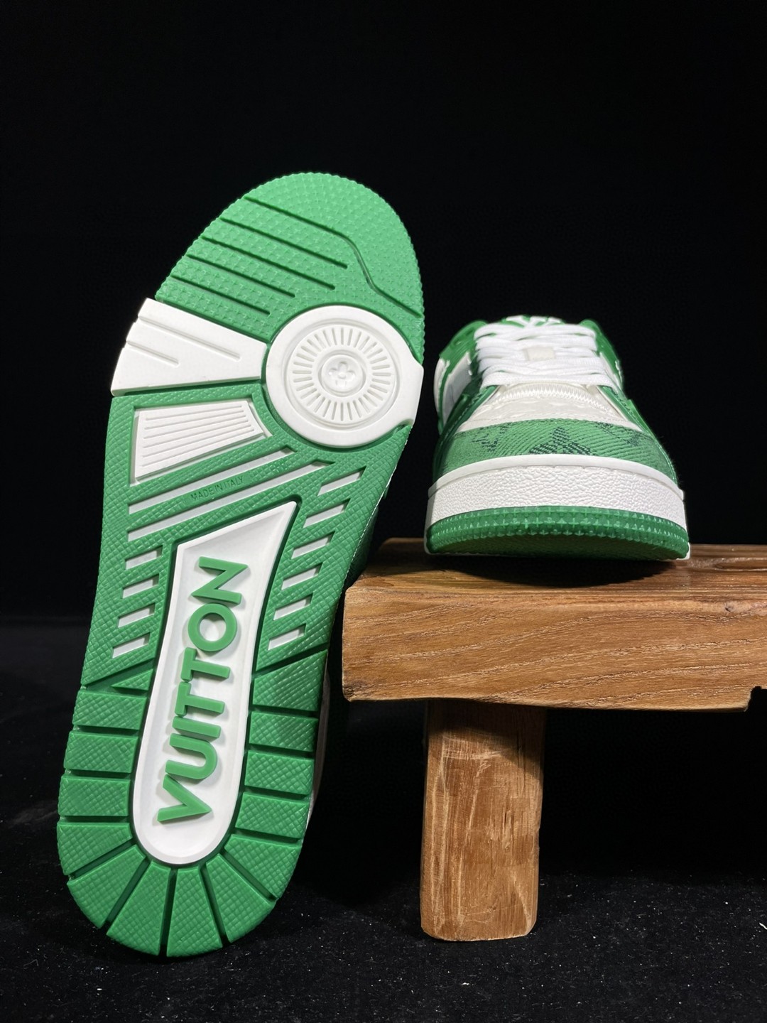 Louis Vuitton 路易威登 Trainer 绿白 低筒 休闲鞋 板鞋 运动鞋 男鞋 女鞋 1A9JI1